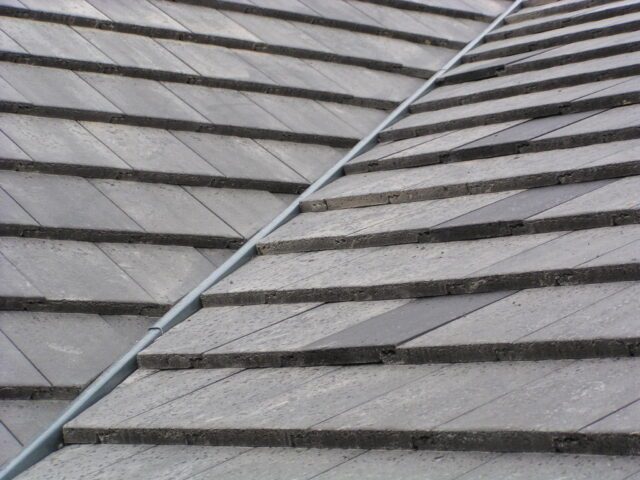 How Filon Installation Ensures a Leak-Free Roof with Correct Valley Trough